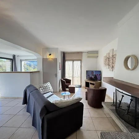 Les Jasmins Apartment *